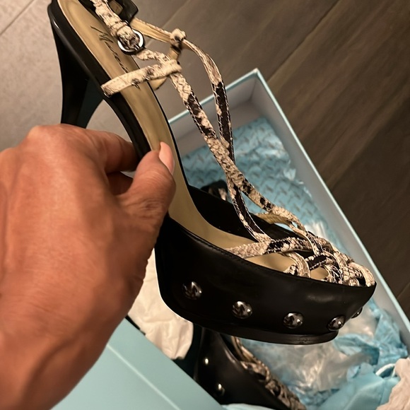 Snakeskin and leather platform pump - Picture 2 of 4